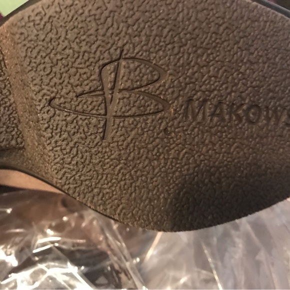 B Makowsky wedge bootie ankle tie suede beige NWB “Nellie” 8.5m NIB - Picture 7 of 10